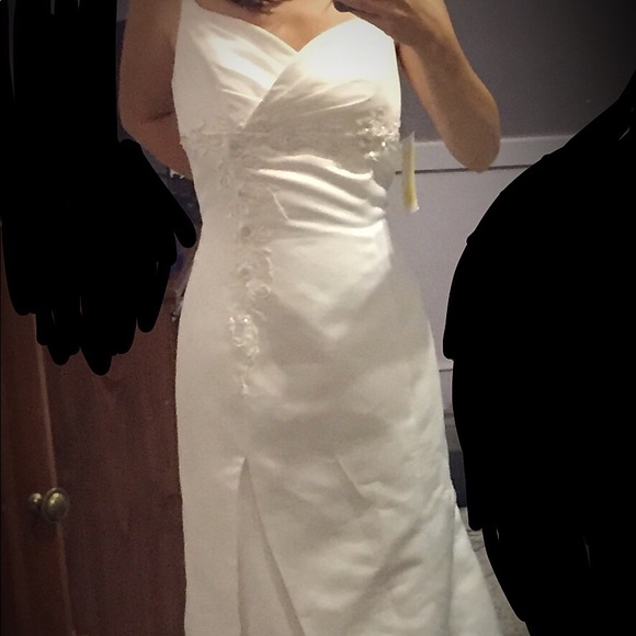 Wedding dress - Picture 3 of 11